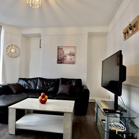 Come On In Pontypridd Exterior photo