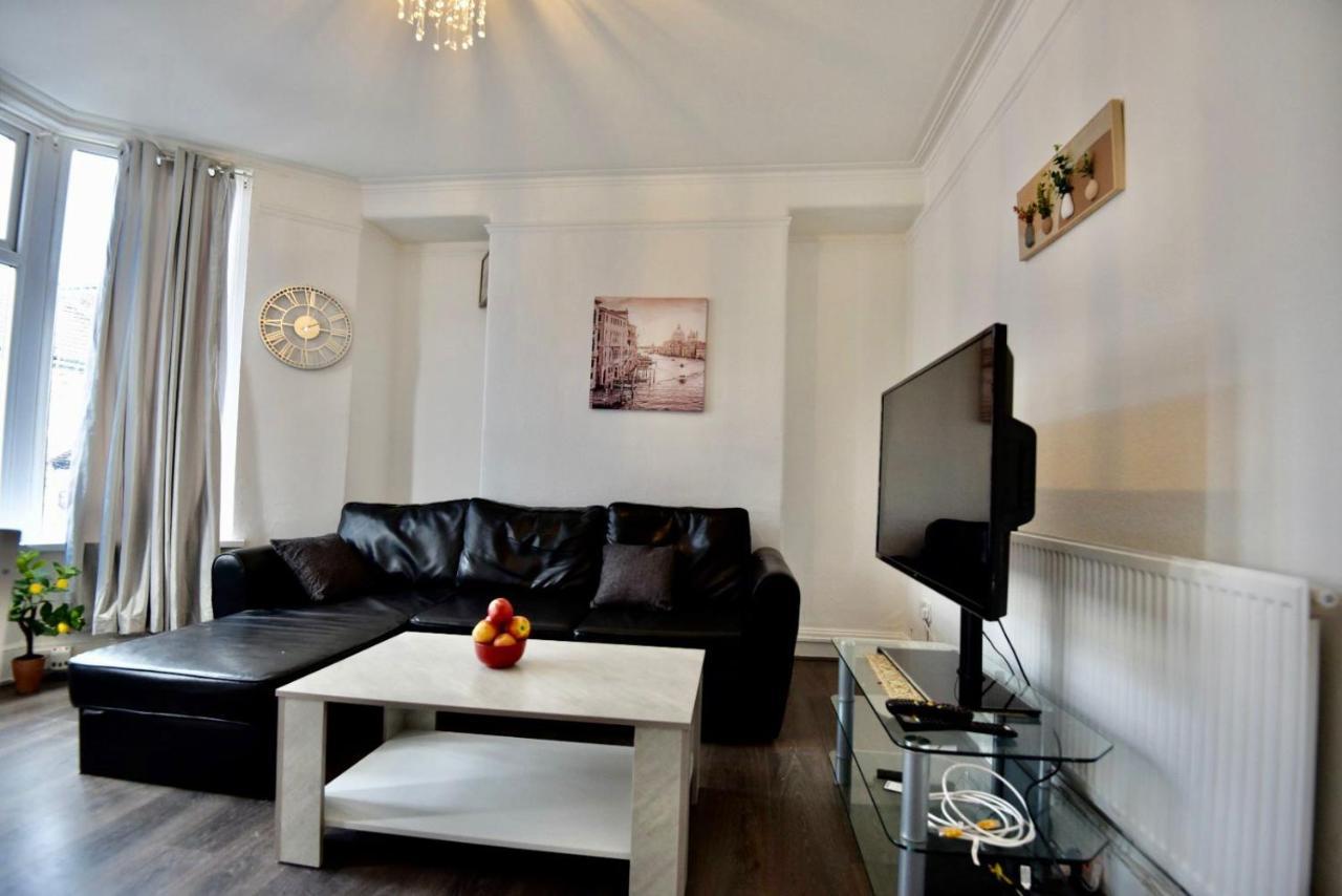 Come On In Pontypridd Exterior photo