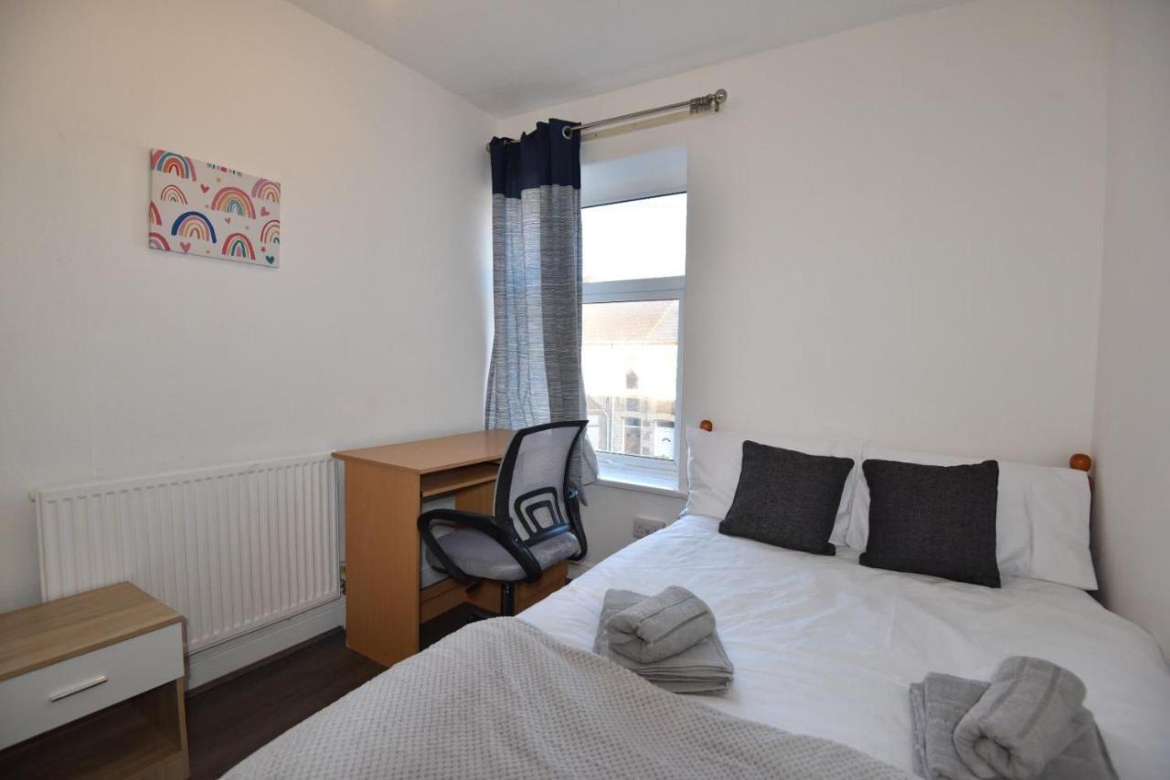 Come On In Pontypridd Exterior photo