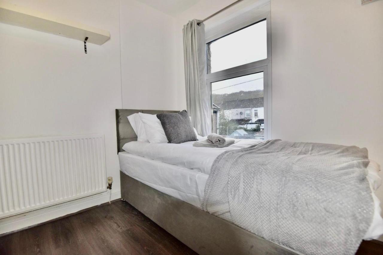 Come On In Pontypridd Exterior photo